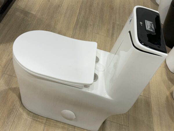 Black line colored one piece toilet seat - Image 3