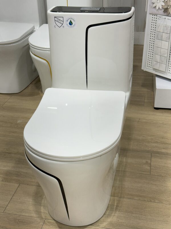 Black line colored one piece toilet seat - Image 5